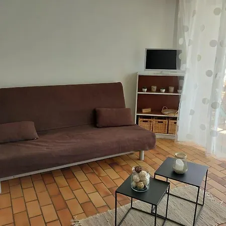 Au Calme A 2min Parking Balcon Wifi Clim!