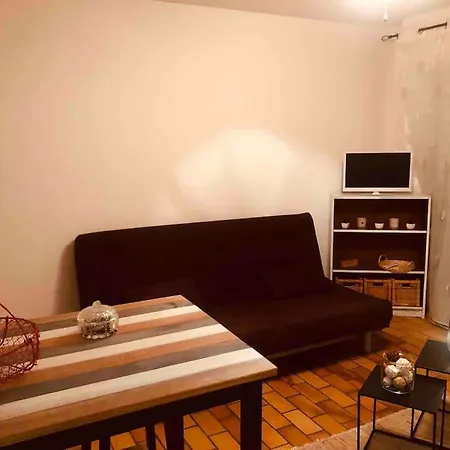 Au Calme A 2min Parking Balcon Wifi Clim! *